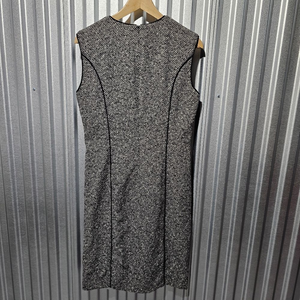 Escada  - Picture 2 of 6